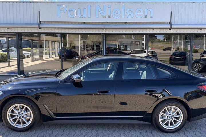 Sort BMW i4 fra 2023