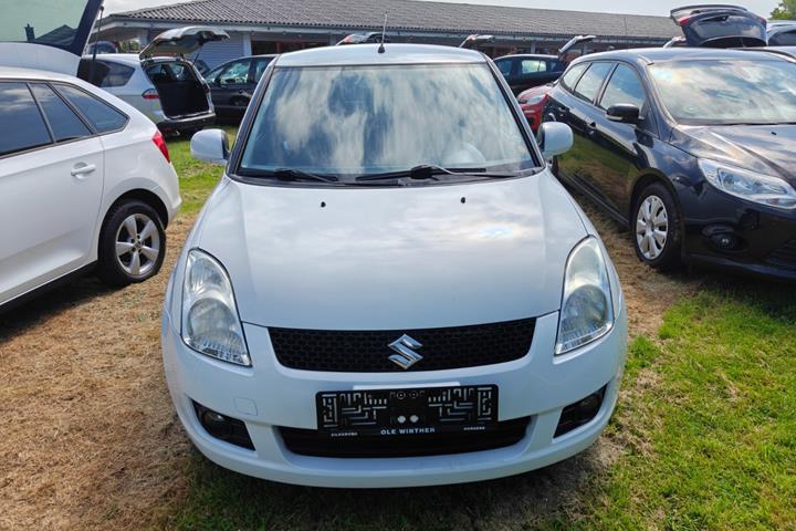 Gul Suzuki Swift fra 2009