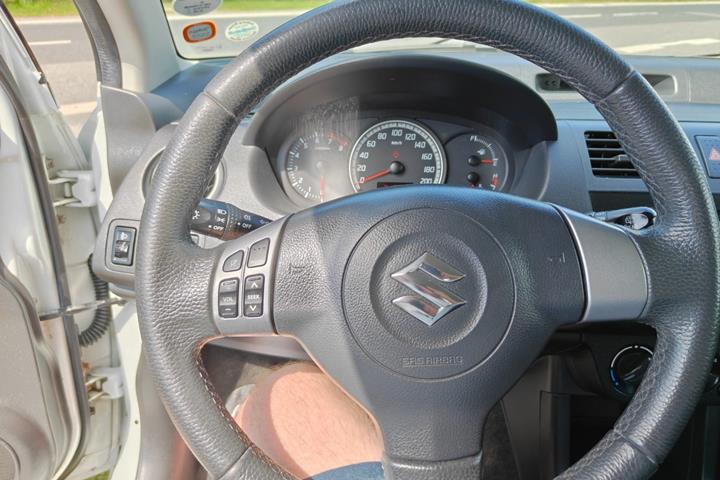 Gul Suzuki Swift fra 2009
