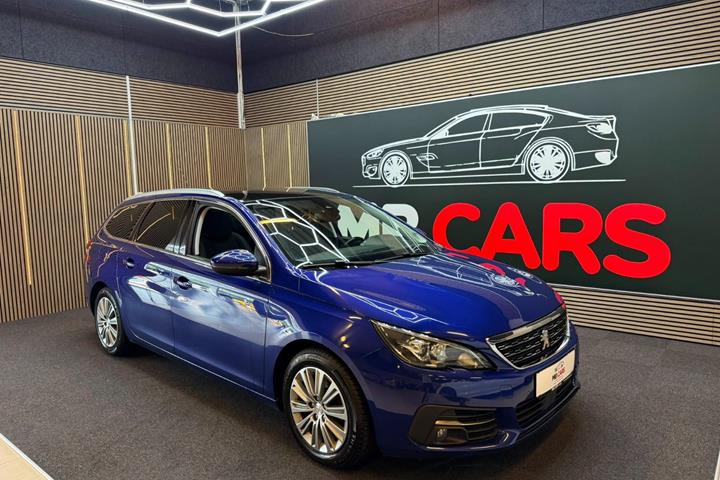 Blå Peugeot 308 fra 2019 set udefra