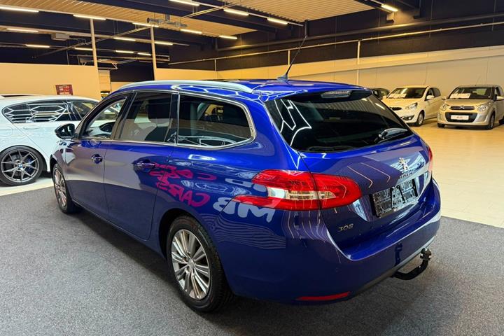 Blå Peugeot 308 fra 2019