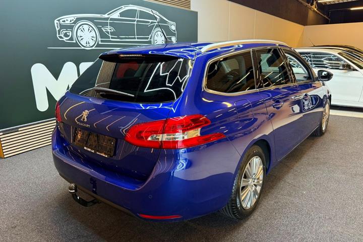 Blå Peugeot 308 fra 2019