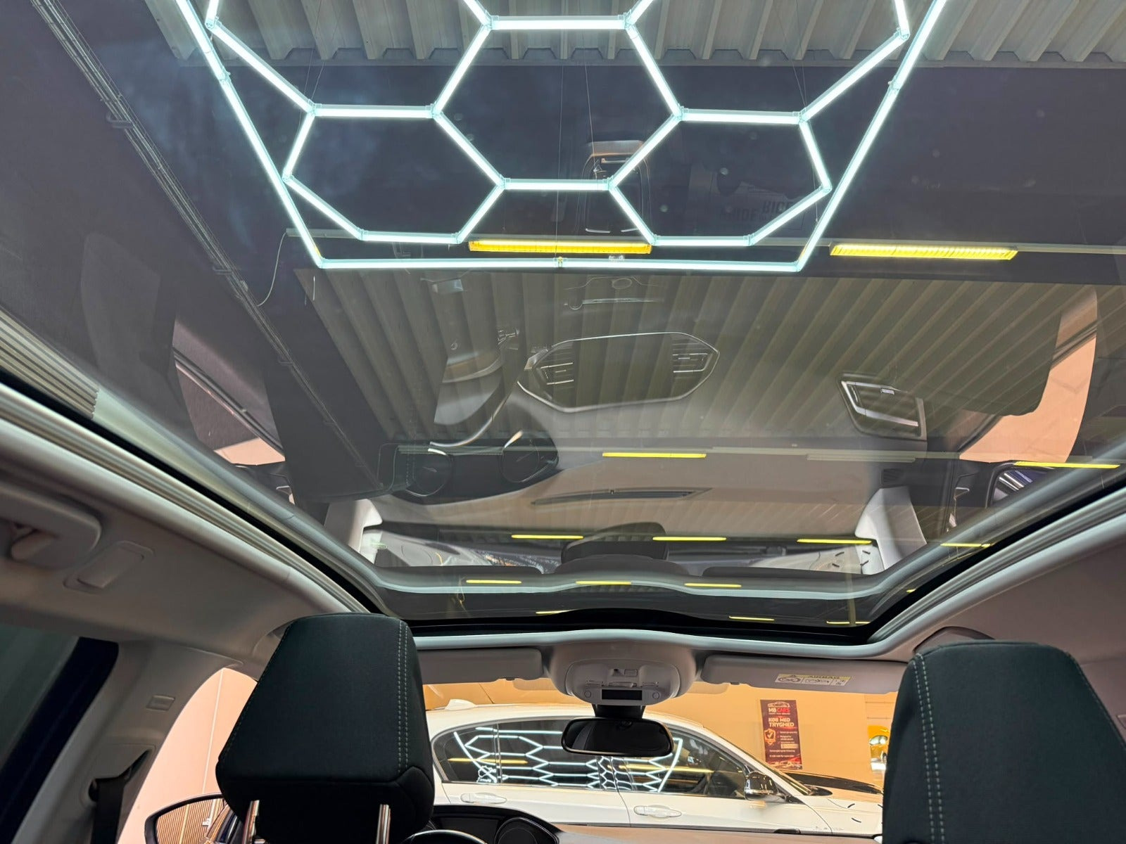 Blå Peugeot 308 fra 2019