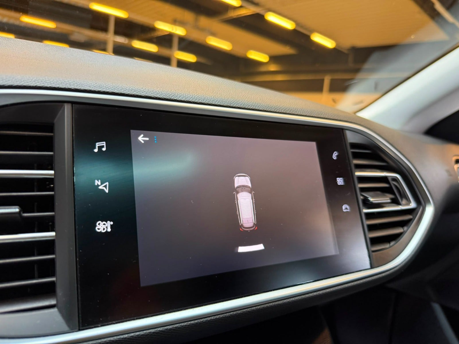Blå Peugeot 308 fra 2019