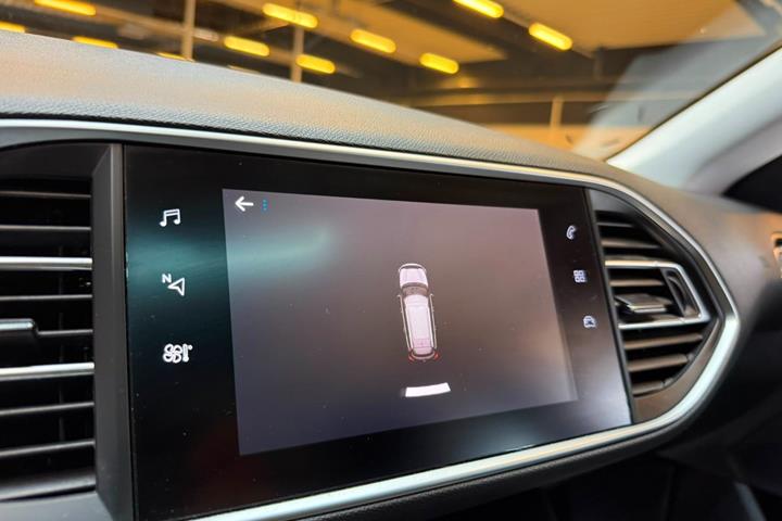Blå Peugeot 308 fra 2019