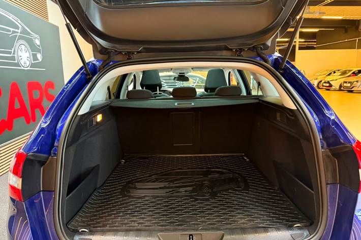 Blå Peugeot 308 fra 2019