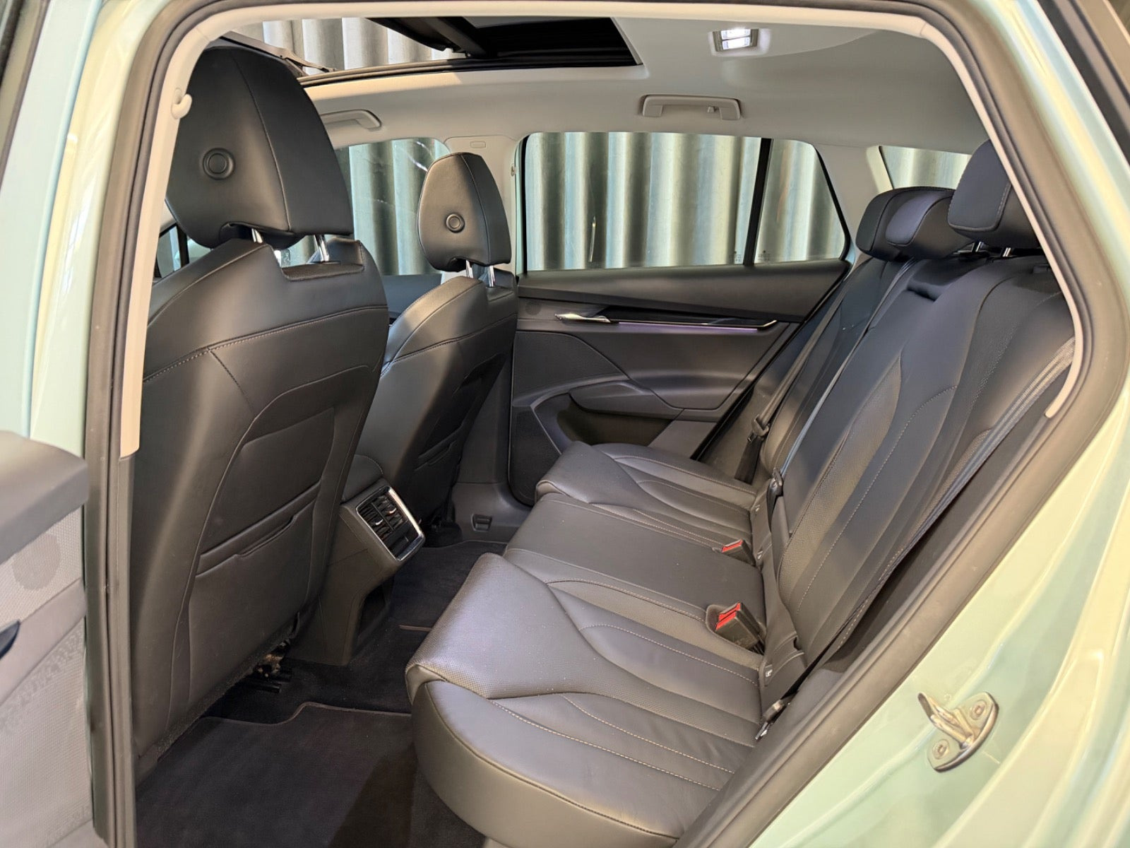 Turquoise Skoda Enyaq fra 2022