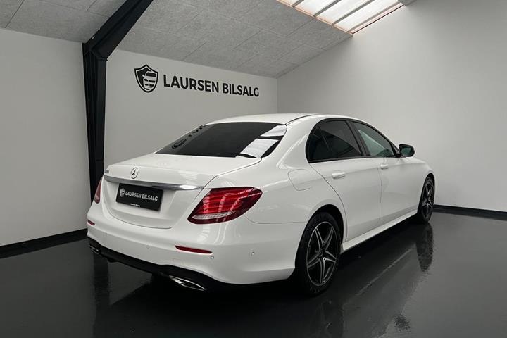 Hvid Mercedes E300 fra 2019