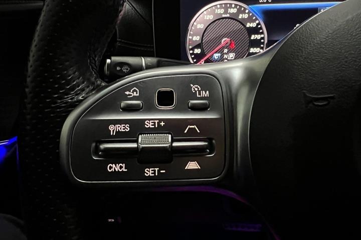 Hvid Mercedes E300 fra 2019