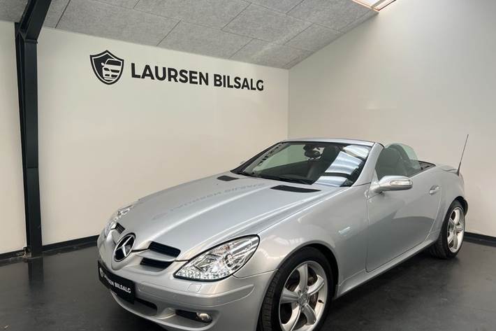 Sølv Mercedes SLK350 fra 2004