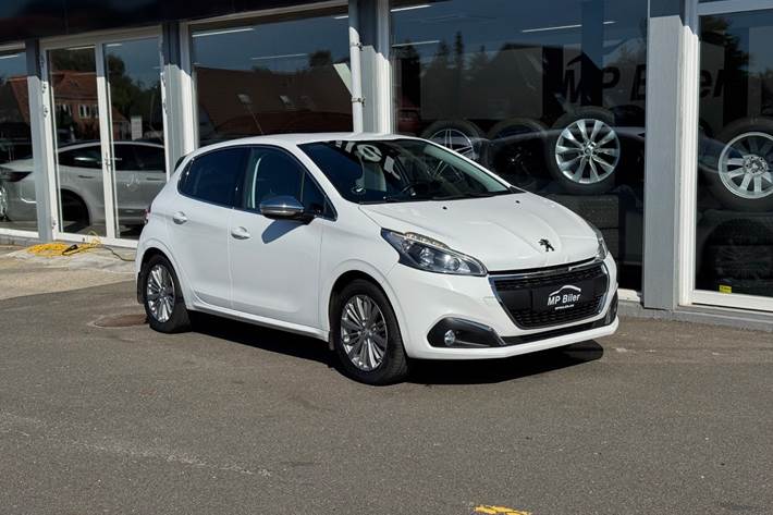 Hvid Peugeot 208 fra 2015
