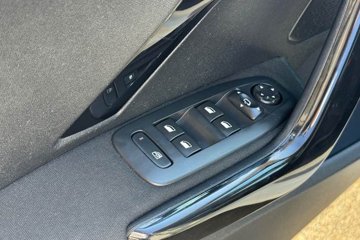 Hvid Peugeot 208 fra 2015
