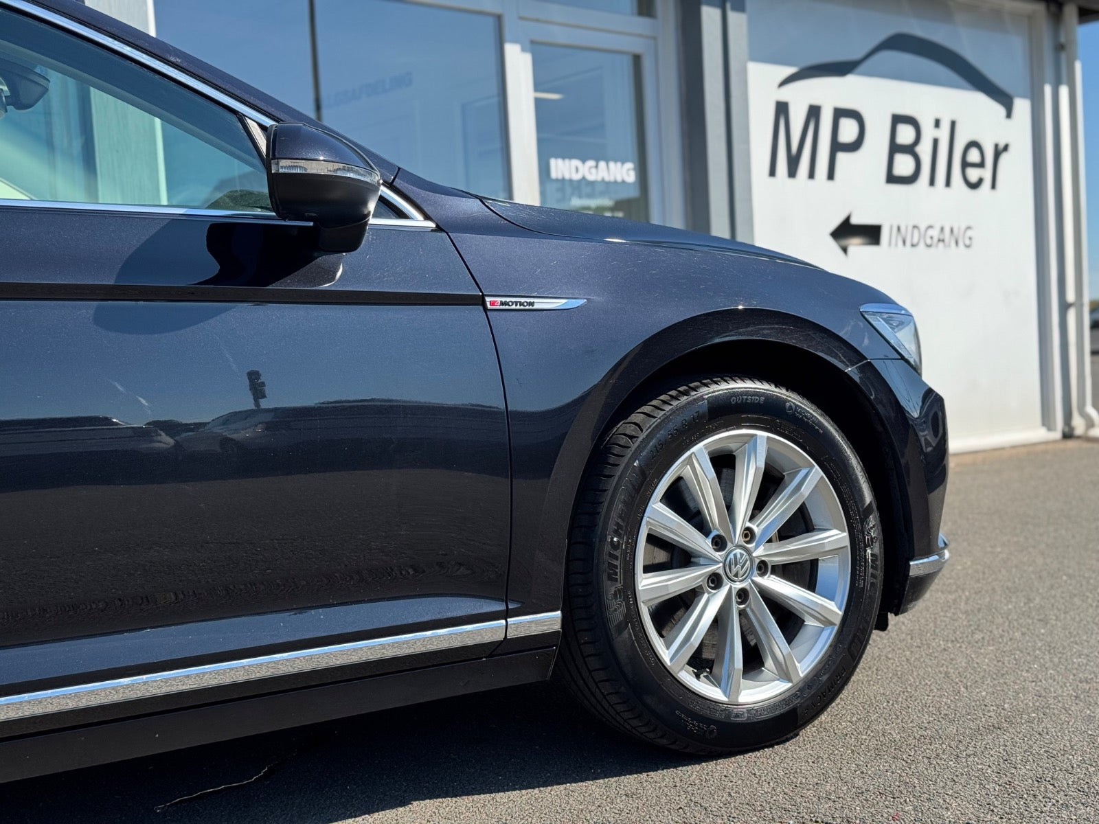 Sort VW Passat fra 2016