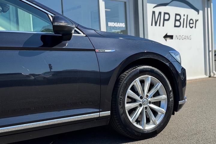 Sort VW Passat fra 2016