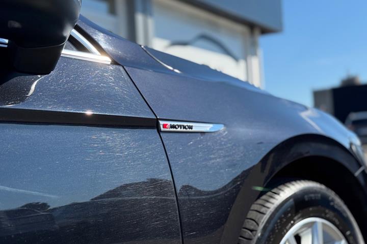 Sort VW Passat fra 2016