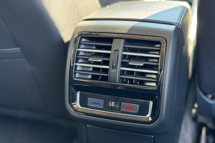 Sort VW Passat fra 2016