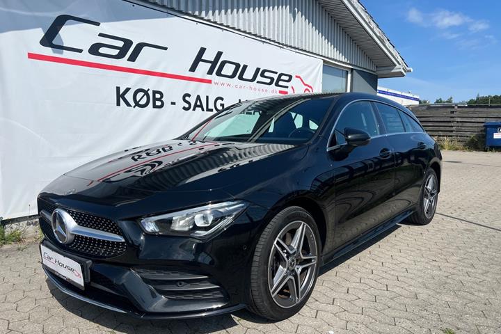 Sort Mercedes CLA250 e fra 2021 set udefra