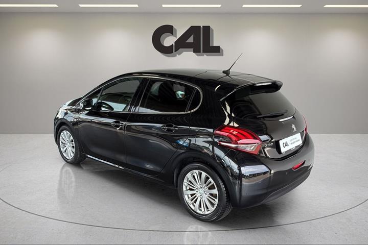 Sort Peugeot 208 fra 2019