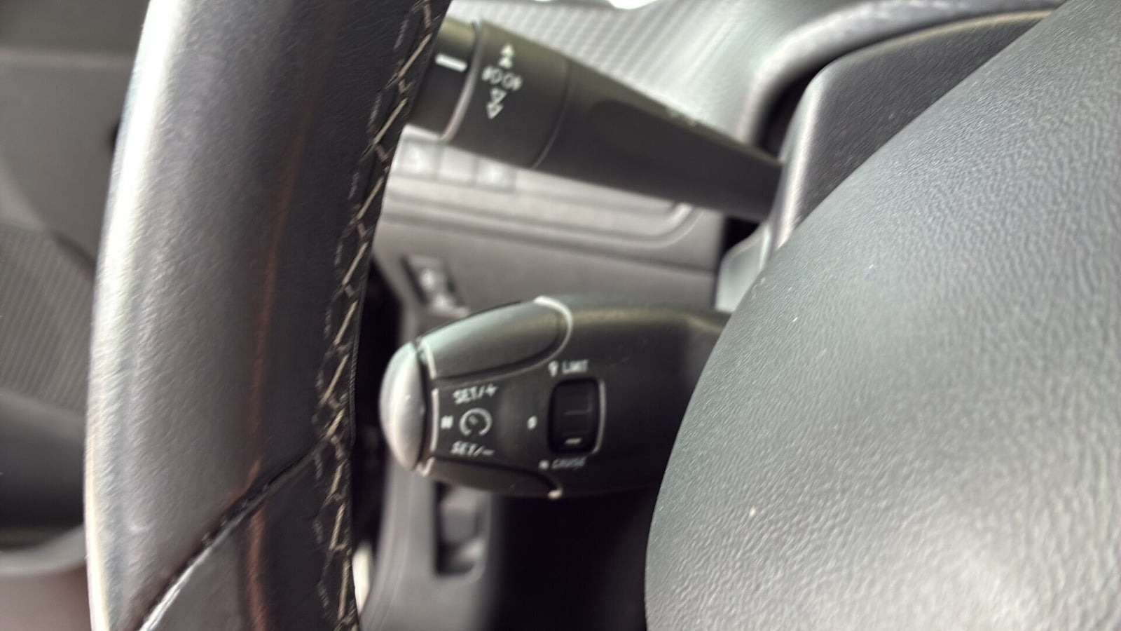 Sort Peugeot 208 fra 2019