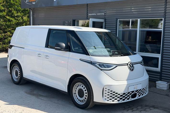 Hvid VW ID.Buzz fra 2024 set udefra