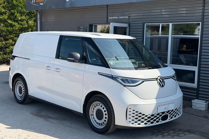 Hvid VW ID.Buzz fra 2024 set udefra