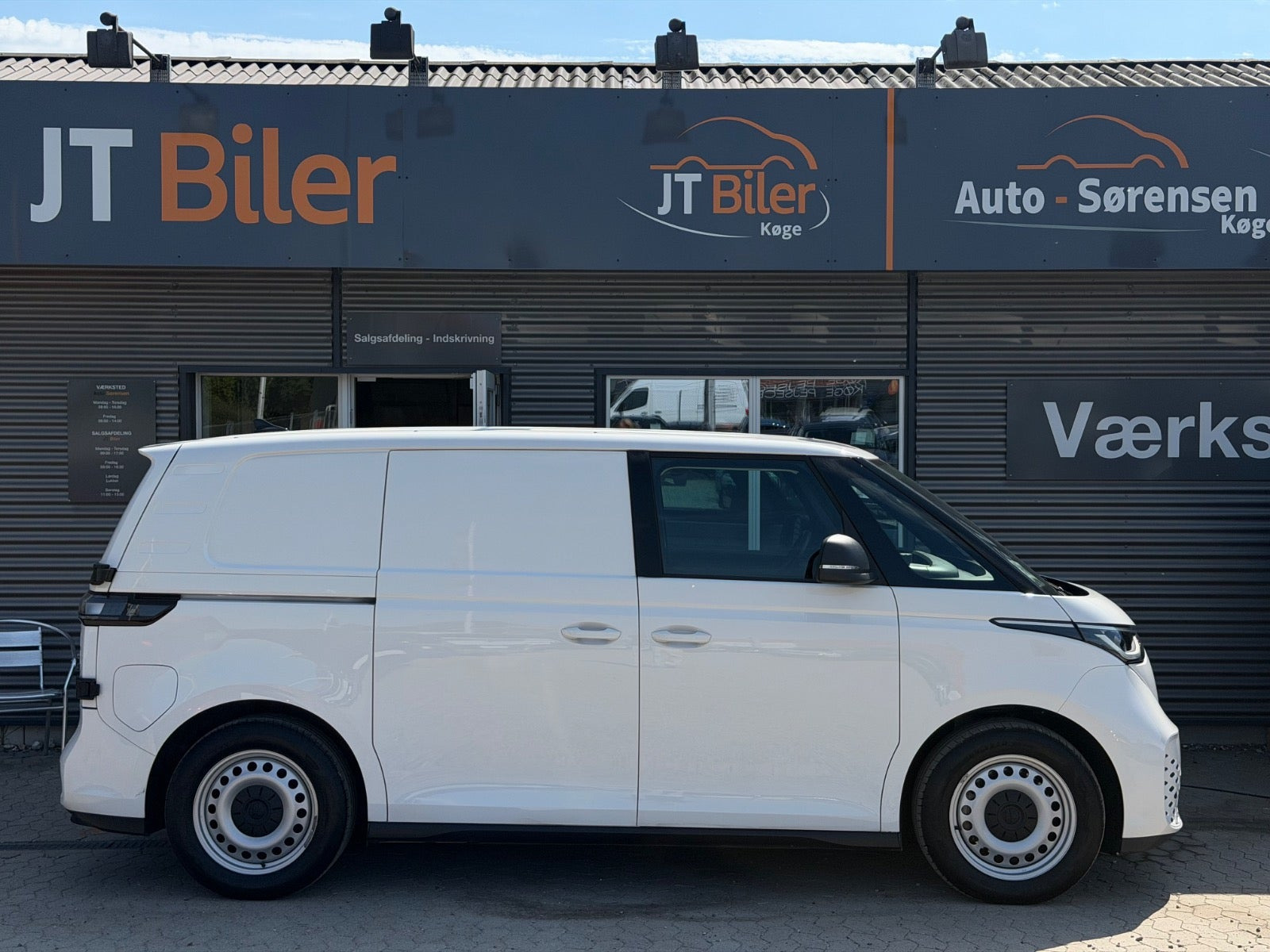 Hvid VW ID.Buzz fra 2024