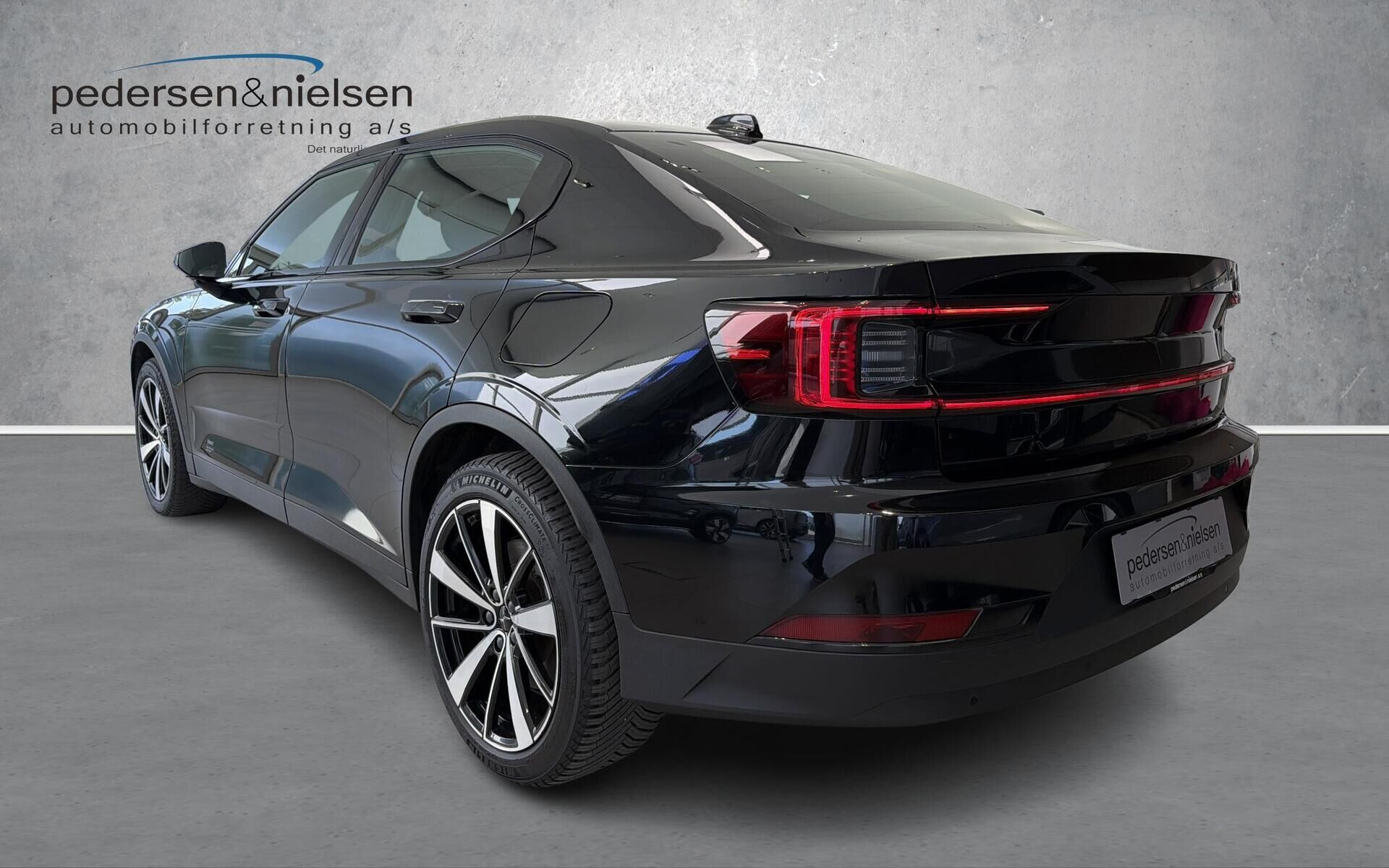 Sort Polestar 2 fra 2023