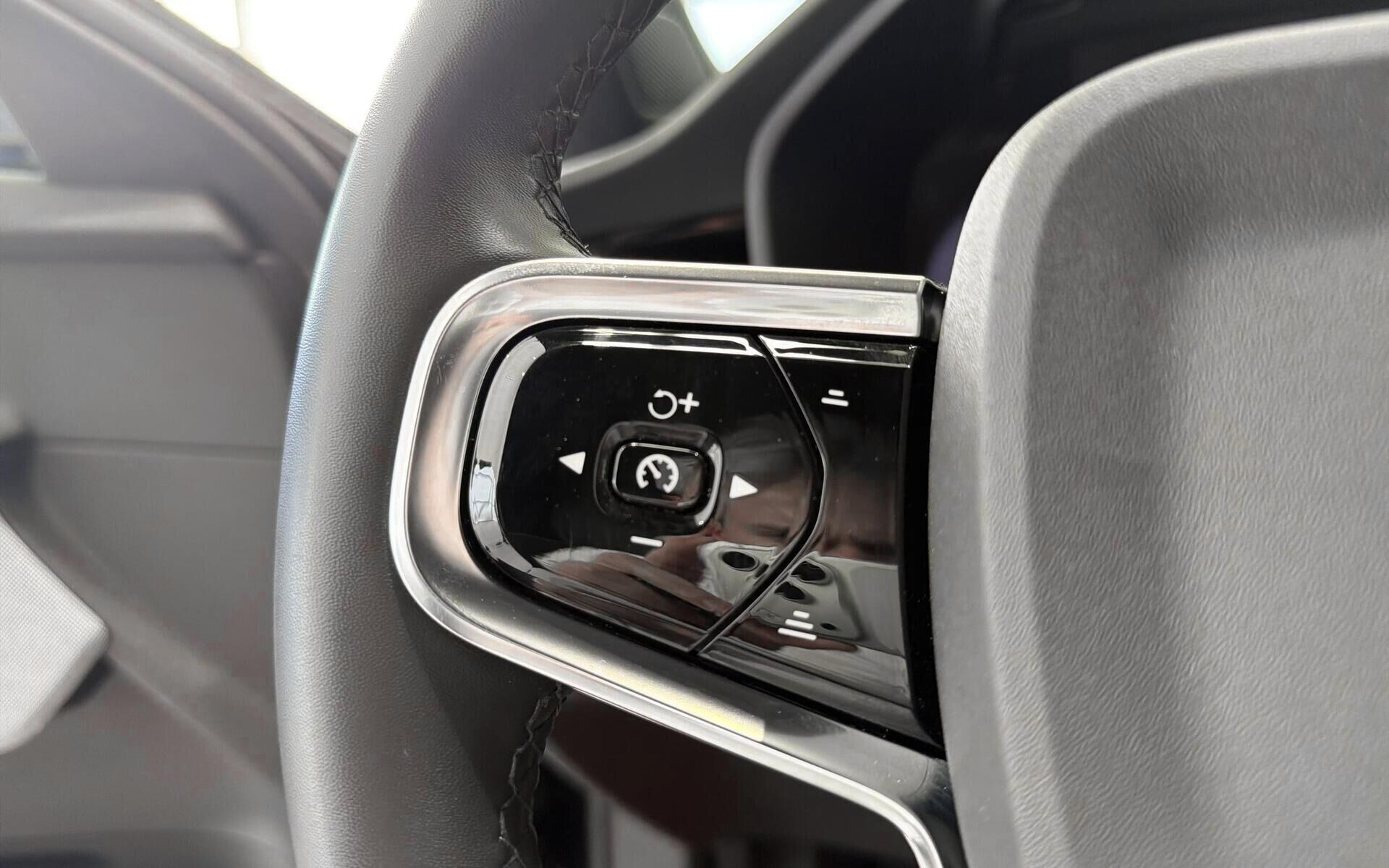 Sort Polestar 2 fra 2023