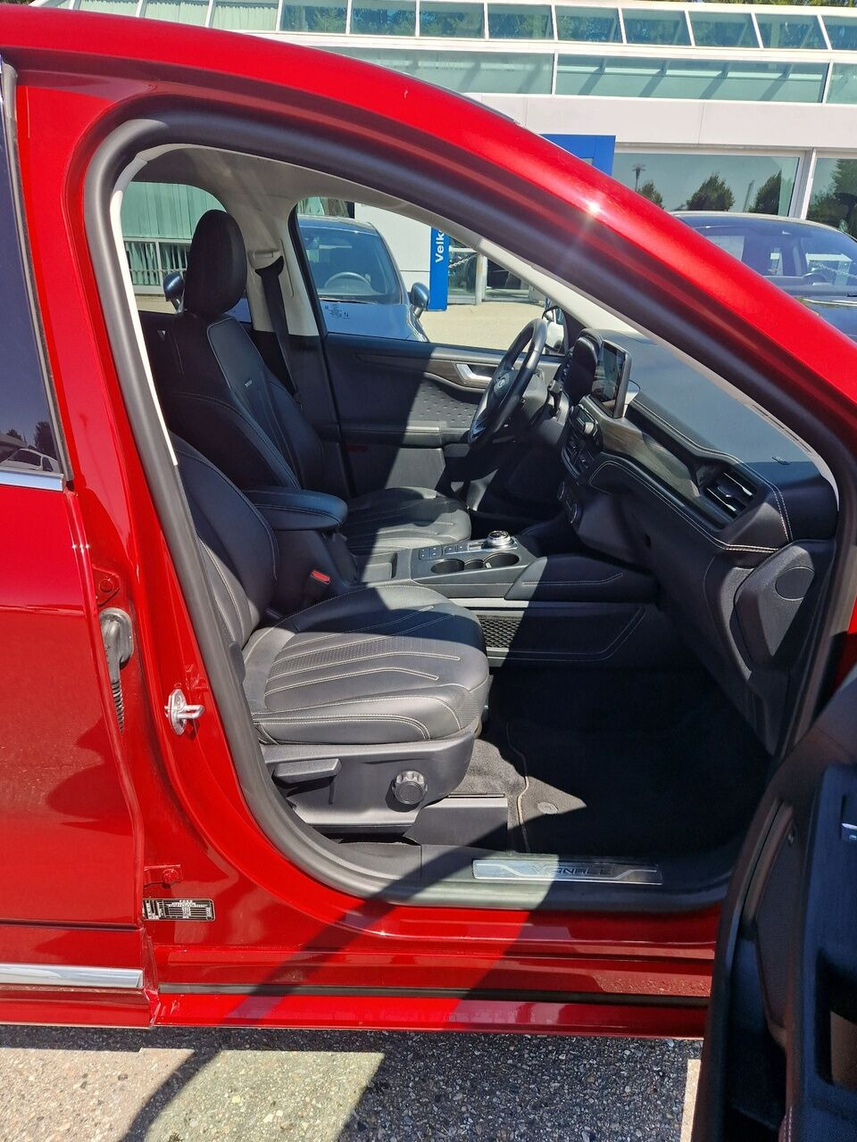 Rød Ford Kuga fra 2020