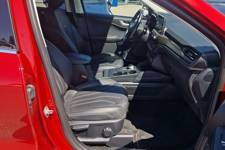 Rød Ford Kuga fra 2020