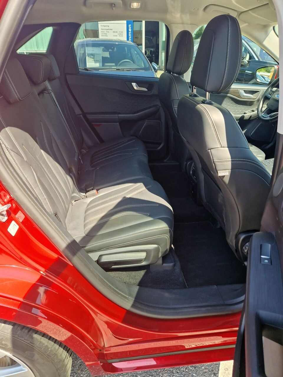 Rød Ford Kuga fra 2020