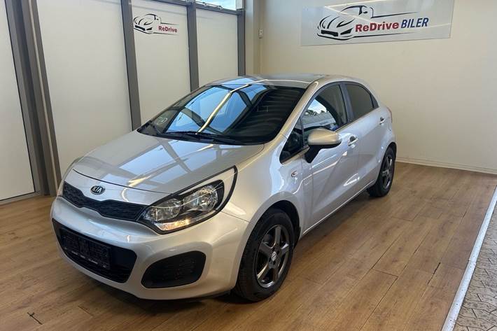 Sølv Kia Rio fra 2012