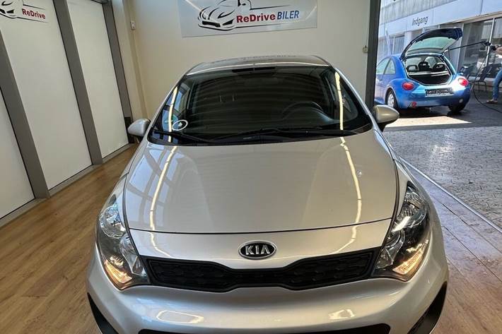 Sølv Kia Rio fra 2012