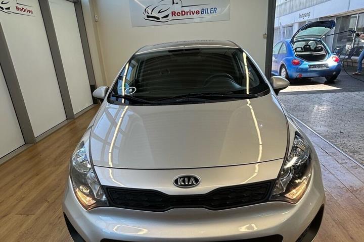 Sølv Kia Rio fra 2012
