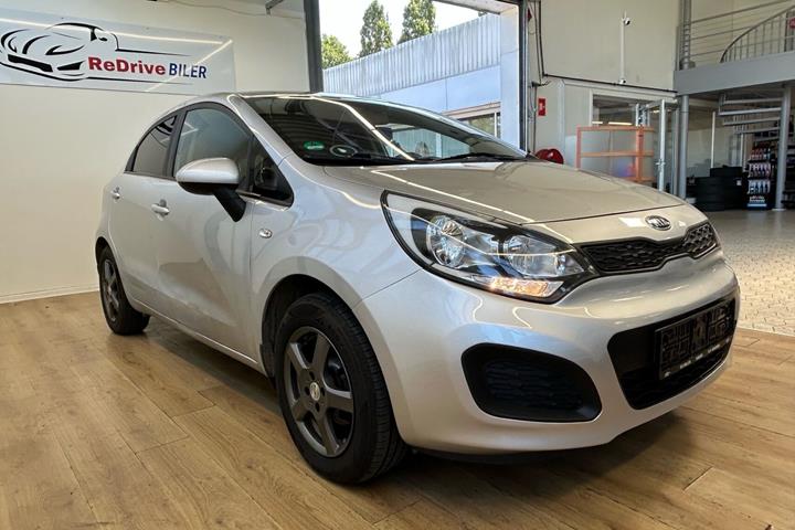 Sølv Kia Rio fra 2012