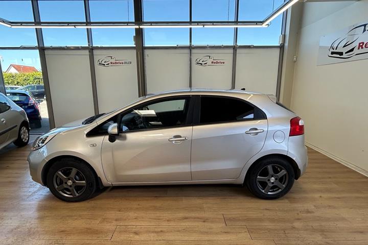 Sølv Kia Rio fra 2012