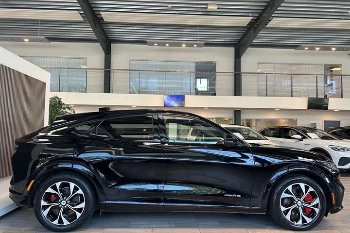 Sort Ford Mustang Mach-E fra 2022