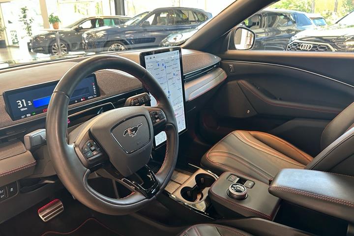 Sort Ford Mustang Mach-E fra 2022