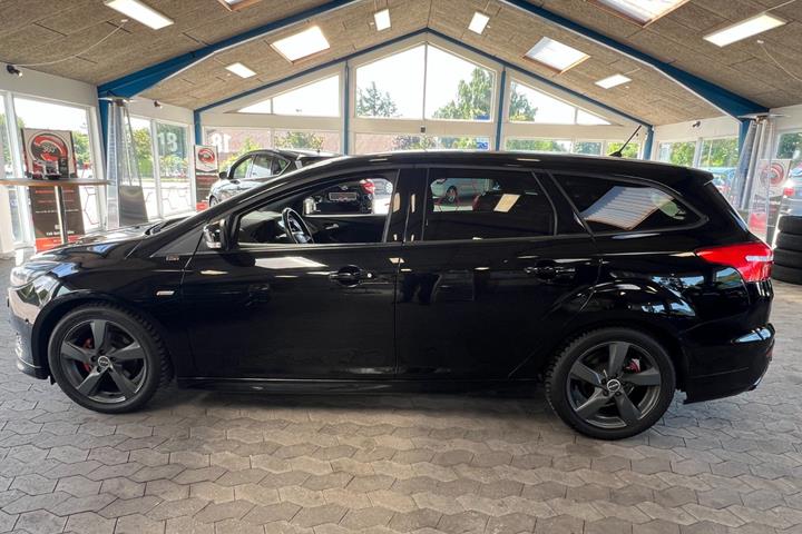 Sort Ford Focus fra 2017