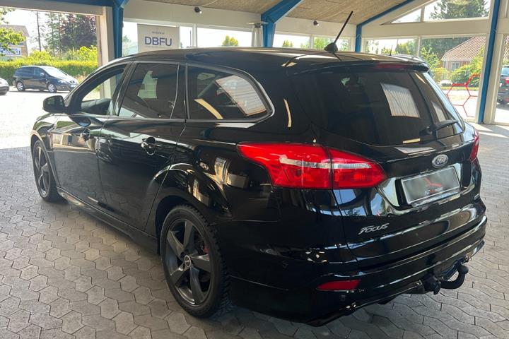 Sort Ford Focus fra 2017