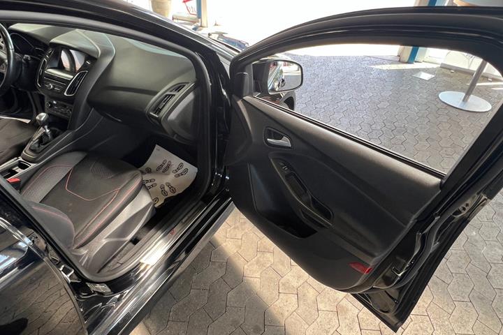 Sort Ford Focus fra 2017