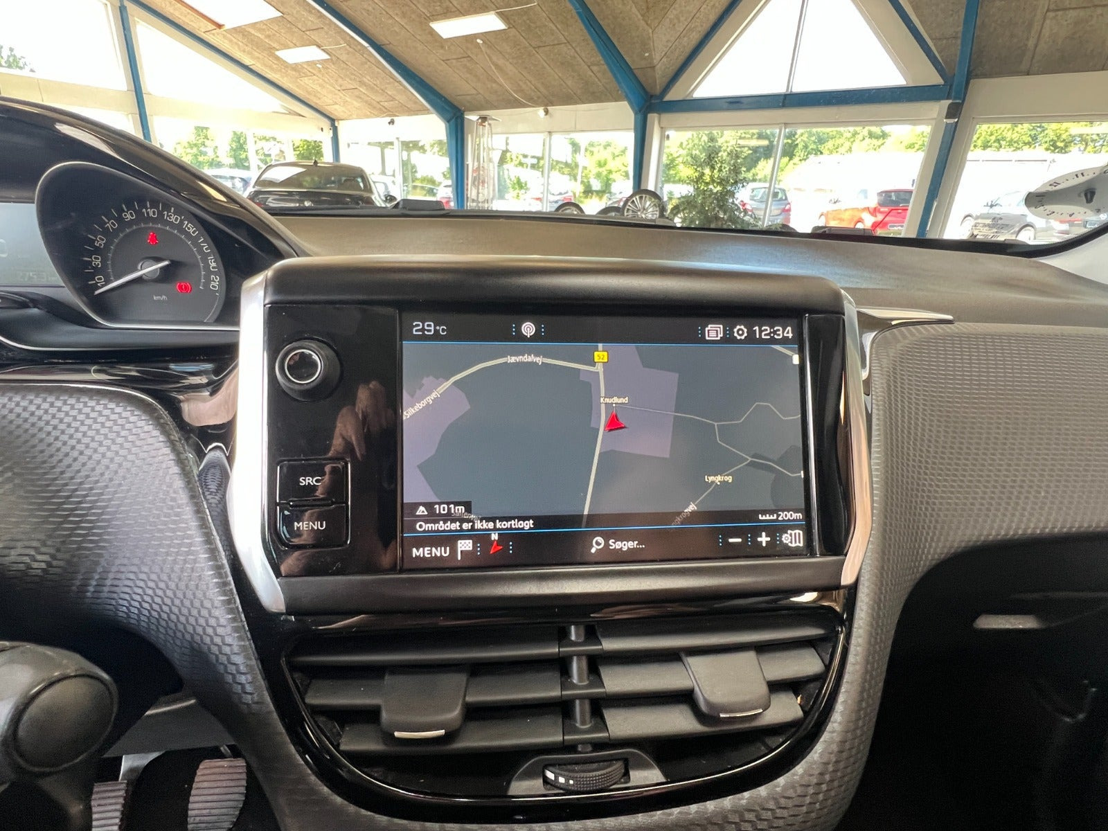 Grå Peugeot 208 fra 2020
