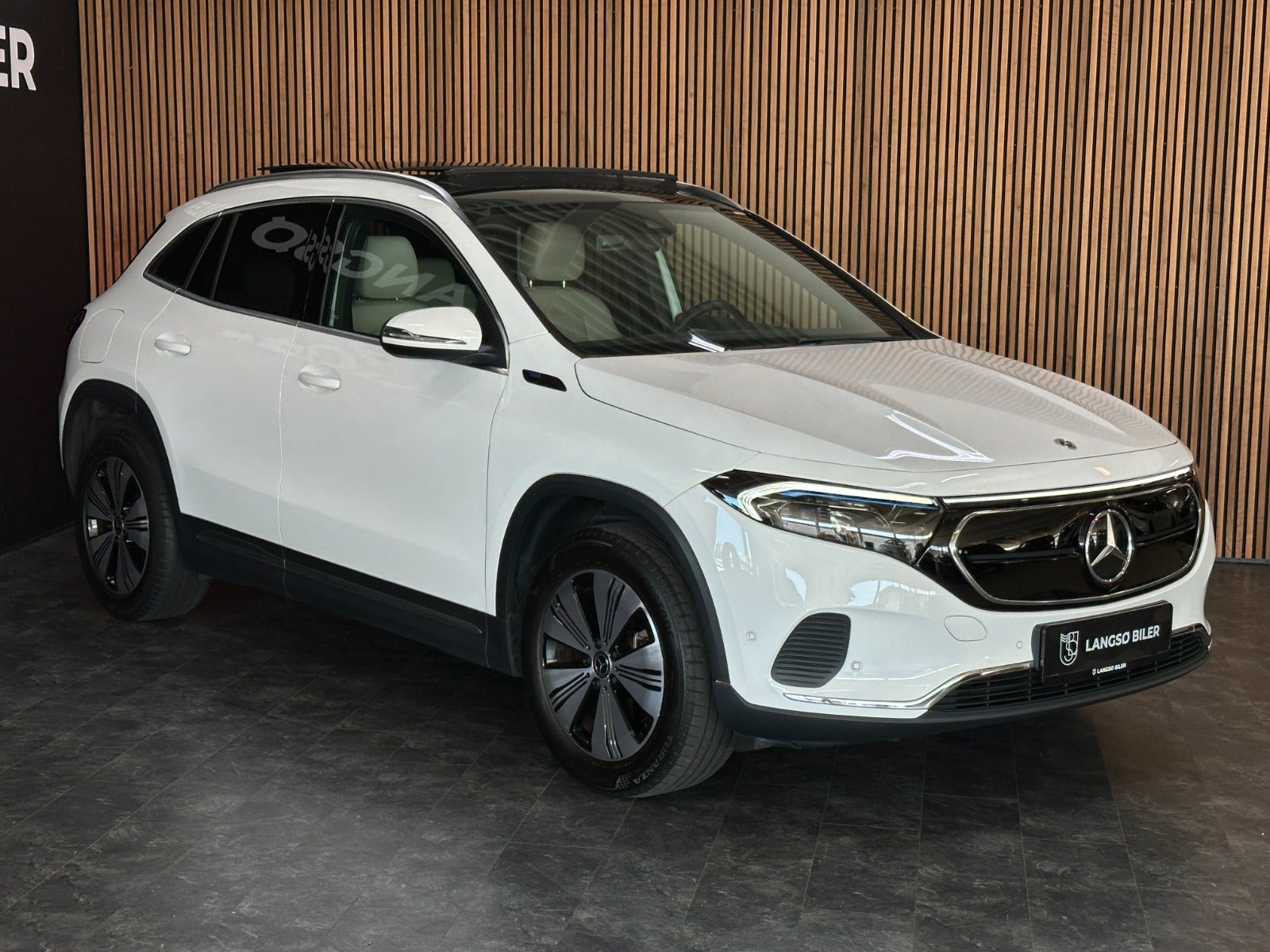 Hvid Mercedes EQA250 fra 2021