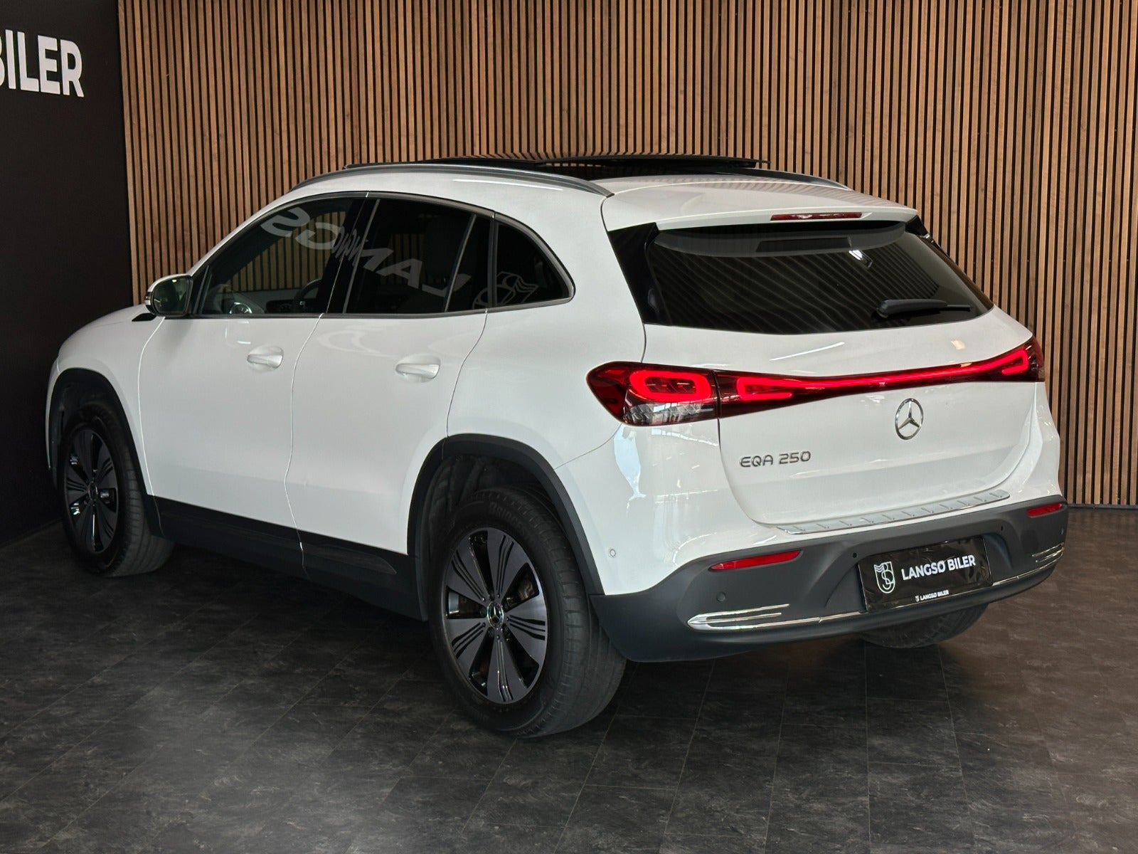 Hvid Mercedes EQA250 fra 2021