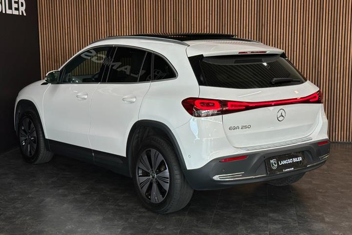Hvid Mercedes EQA250 fra 2021