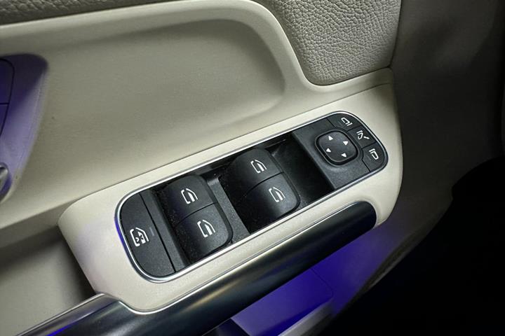 Hvid Mercedes EQA250 fra 2021