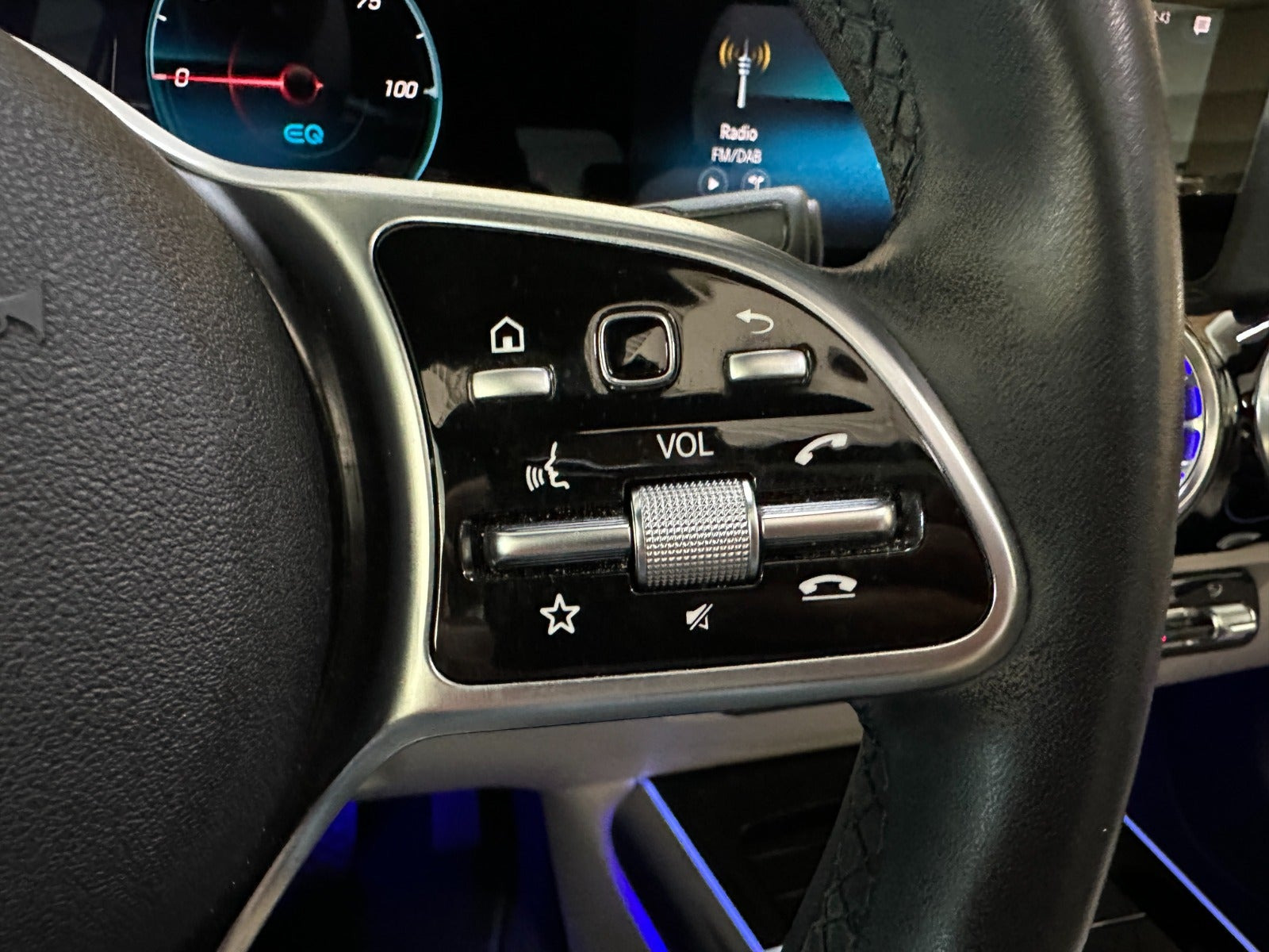 Hvid Mercedes EQA250 fra 2021