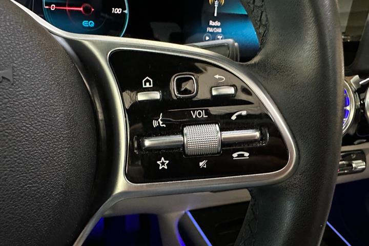 Hvid Mercedes EQA250 fra 2021