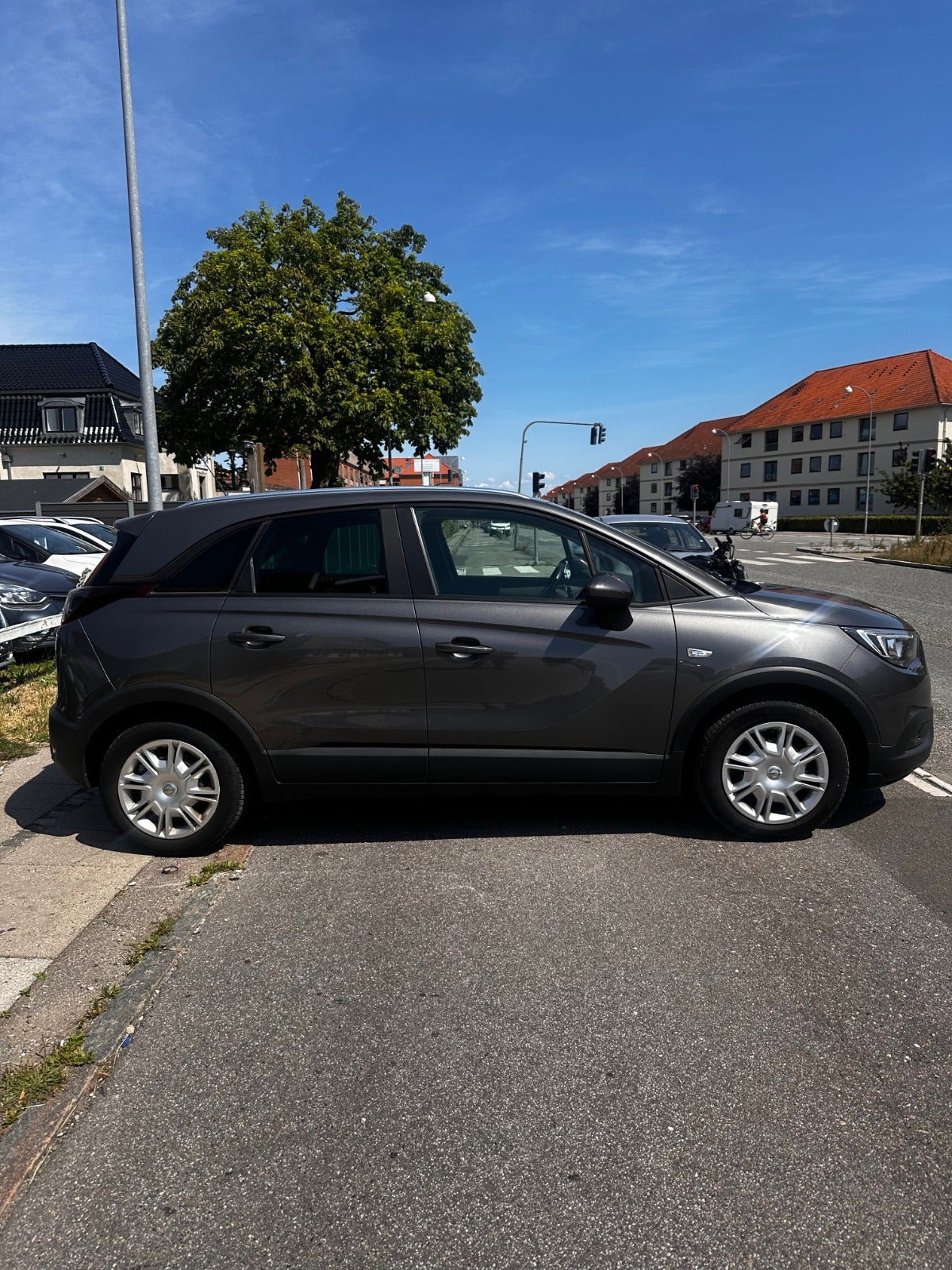 Grå Opel Crossland X fra 2020