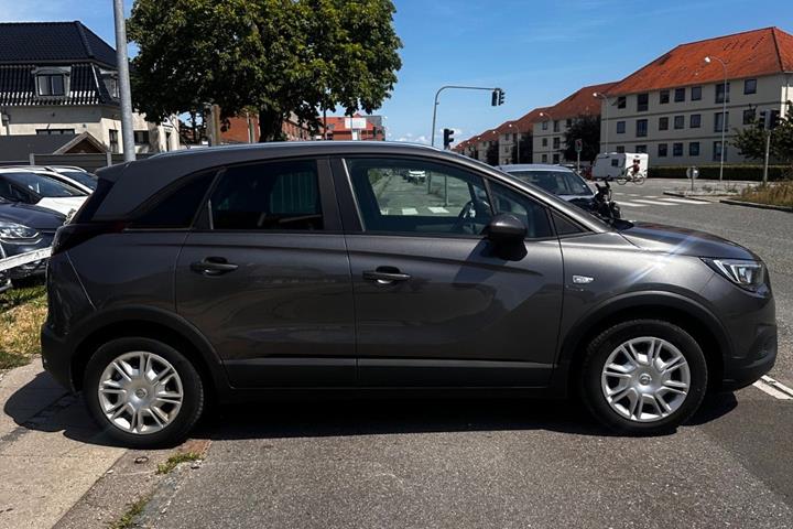 Grå Opel Crossland X fra 2020